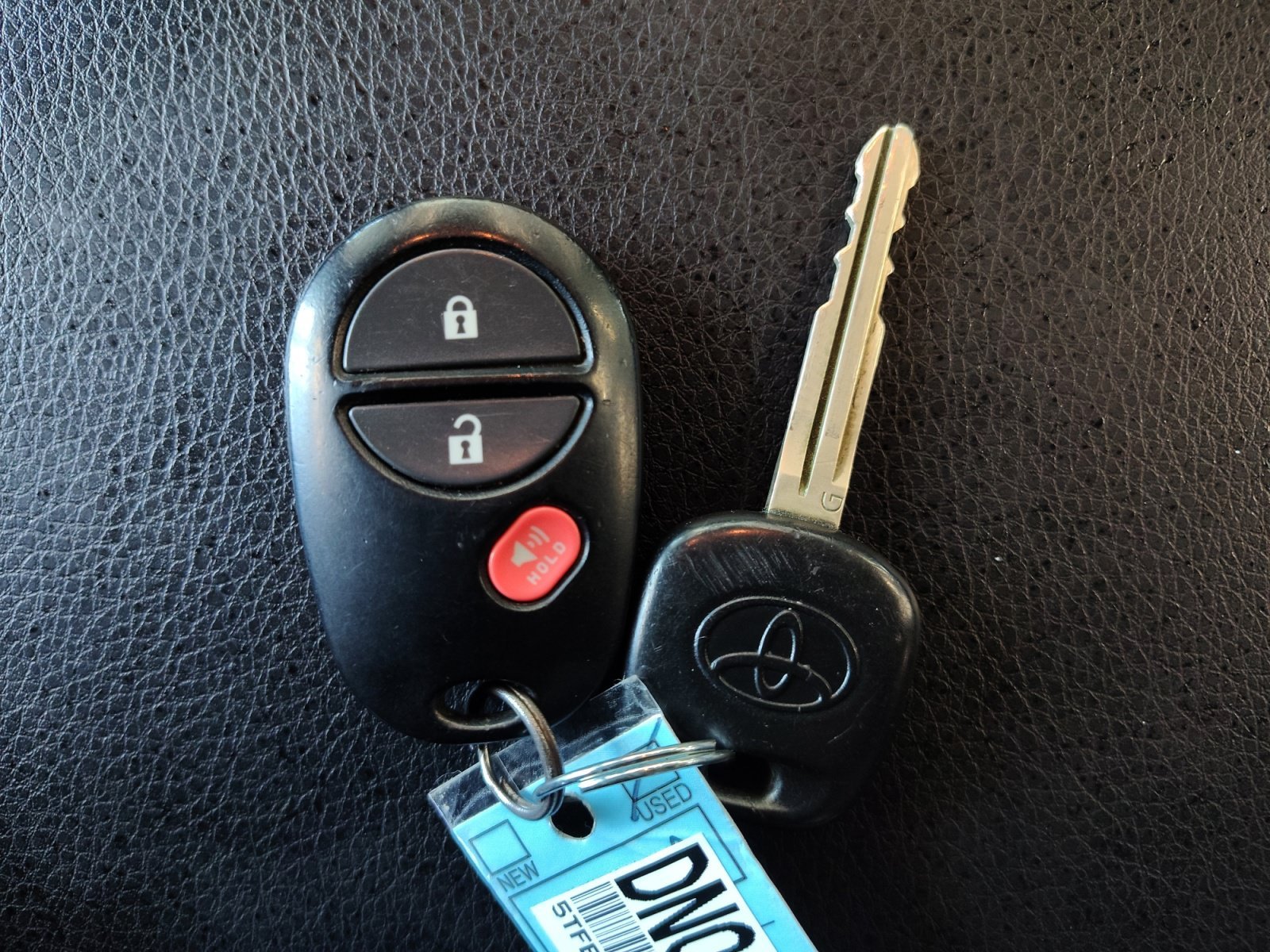 Used 2014 Silver Sky Metallic Toyota SR5 image 27