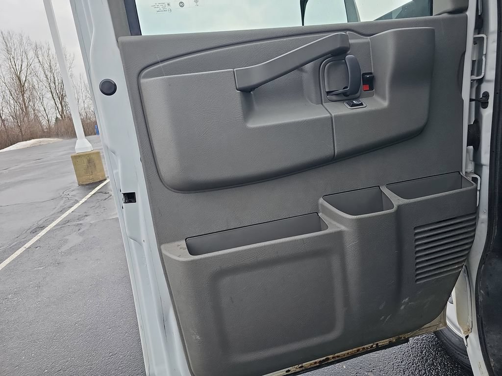 Used 2021 Summit White Chevrolet Work Van image 21