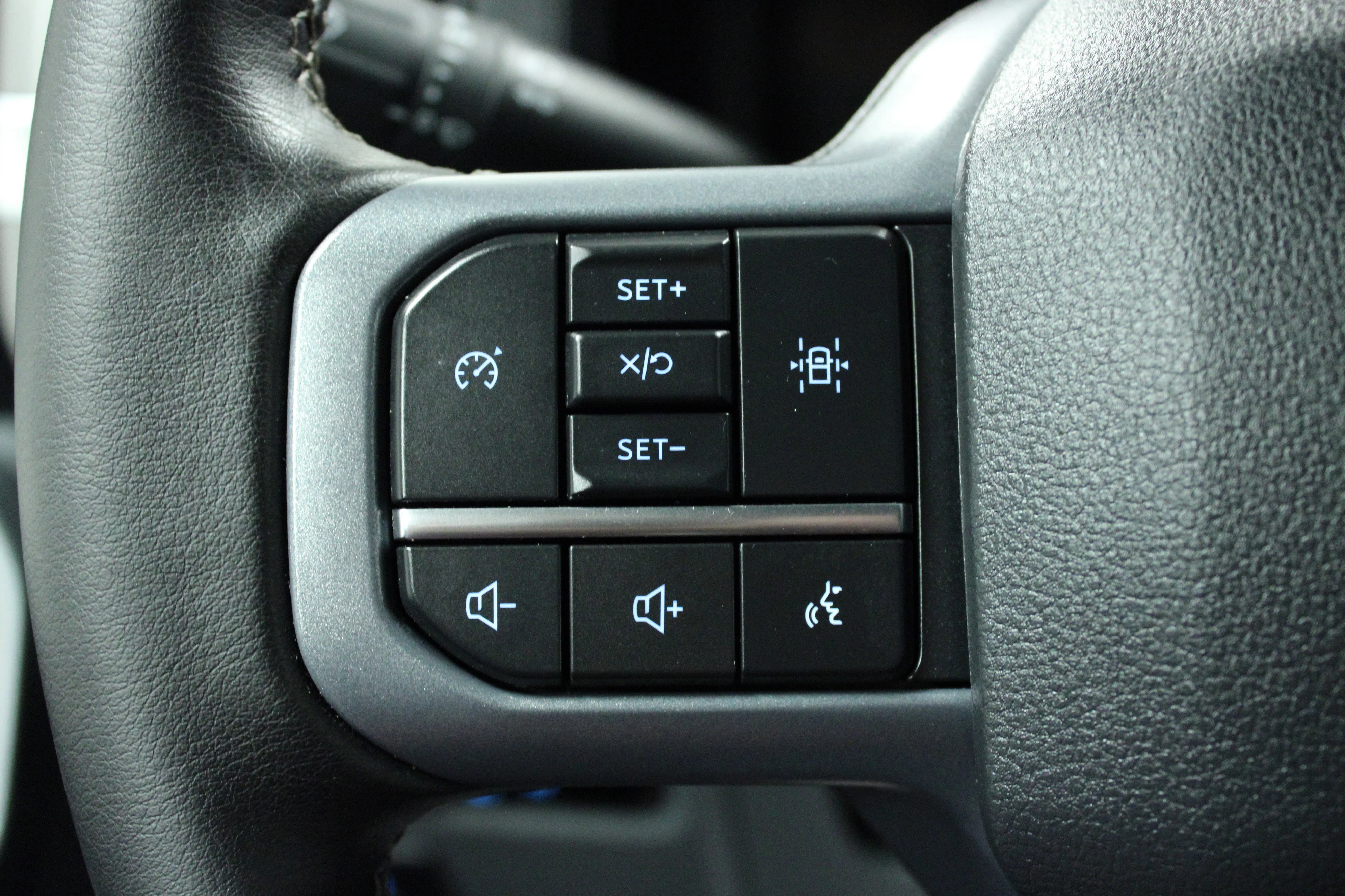 Used 2025 Black Metallic Ford XLT image 21