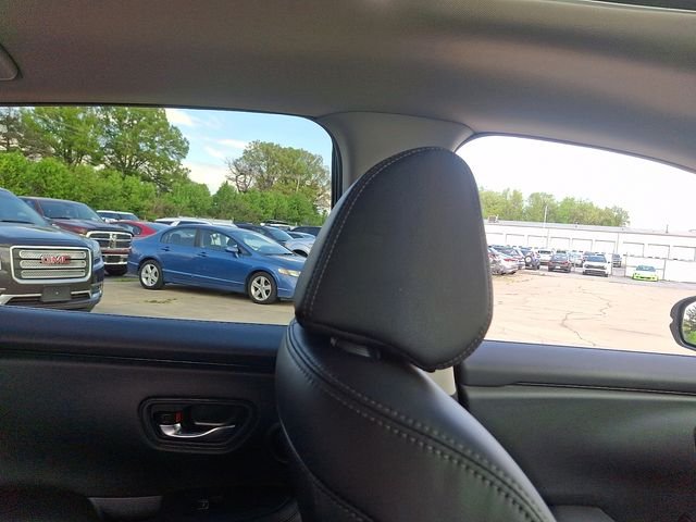 Used 2025 Beige Honda EX-L image 13