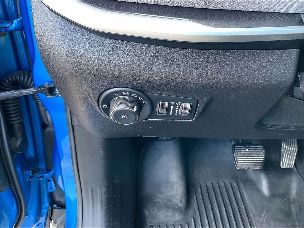 Used 2022 Laser Blue Pearlcoat Jeep Latitude image 25