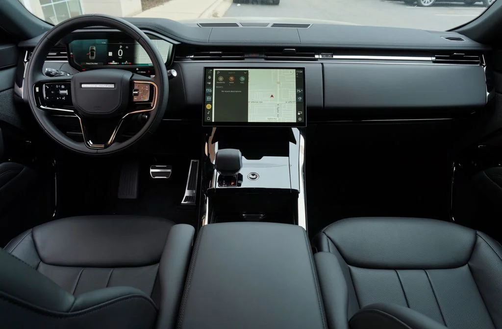 New 2026 Charente Grey Land Rover Dynamic SE image 10