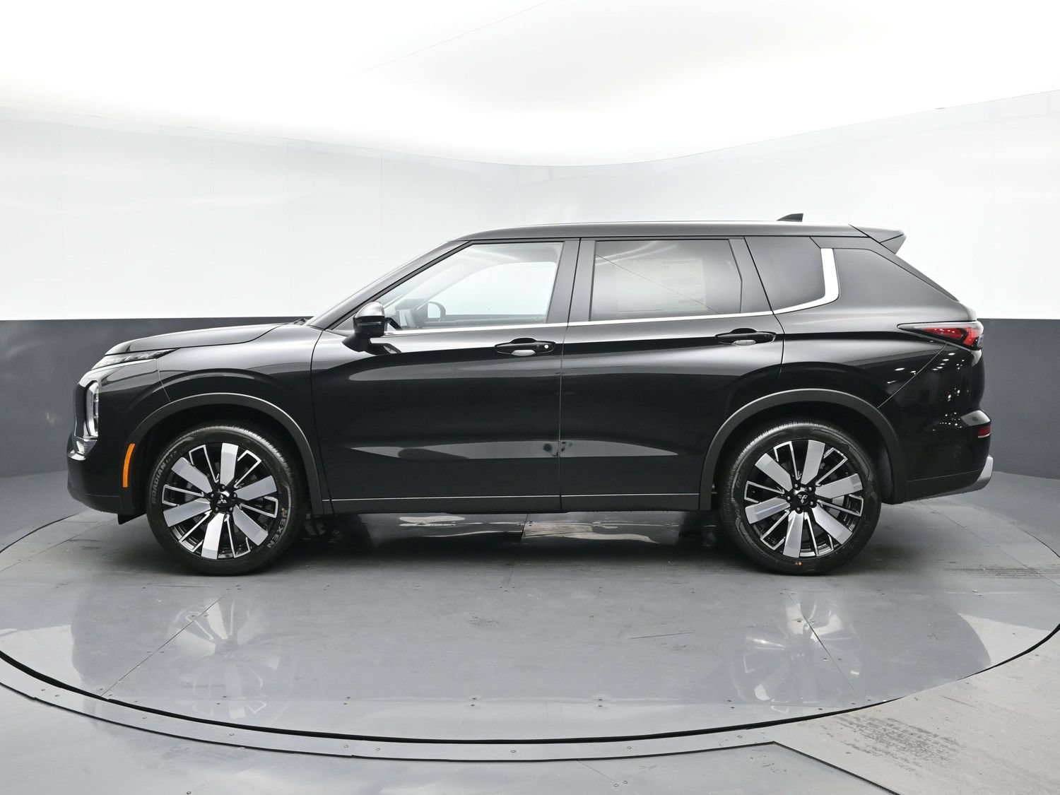 New 2026 Black Diamond Mitsubishi SE 1.5T 2WD image 4