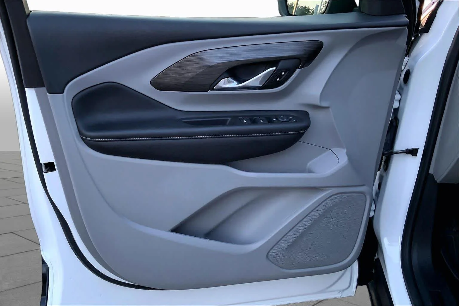 Used 2022 Summit White GMC SLE image 19
