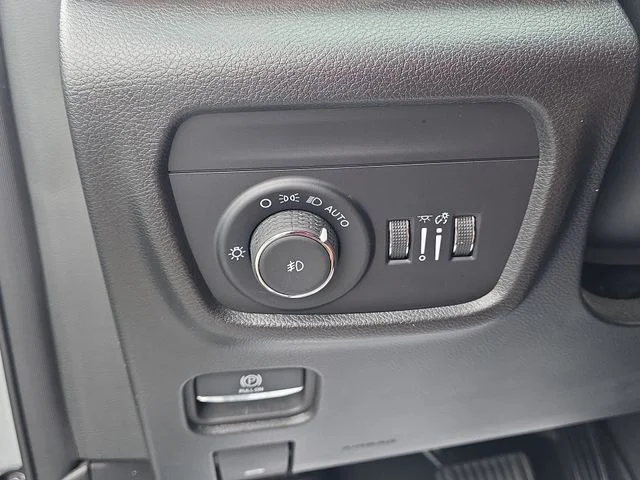 Used 2024 Silver Jeep Overland image 26