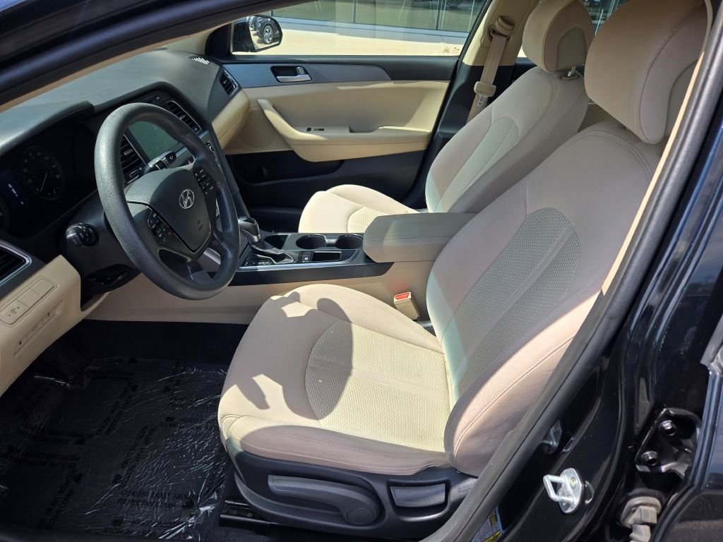 Used 2017 Phantom Black Hyundai SE image 19