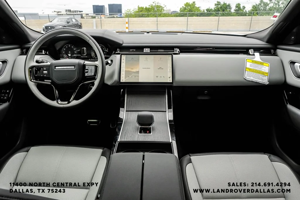 New 2026 Ostuni Pearl Wht Prem Met Land Rover Dynamic SE image 11