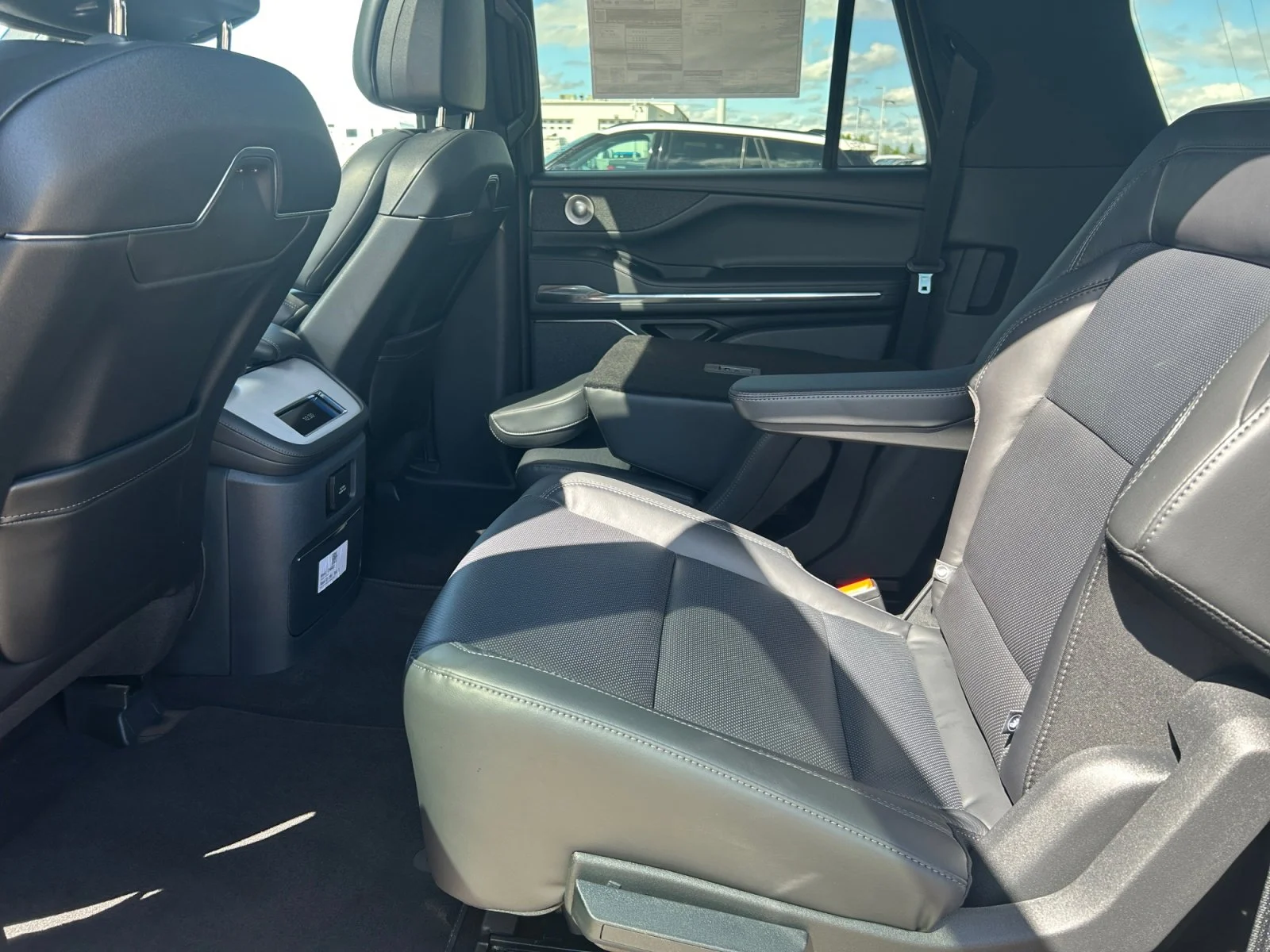 New 2026 Infinite Black Metallic Clearcoat Lincoln Reserve image 19
