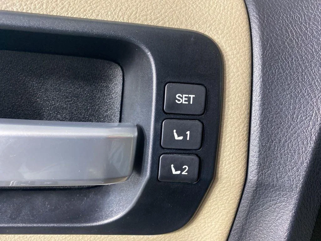 Used 2018 Midnight Black Metallic Toyota Limited image 27