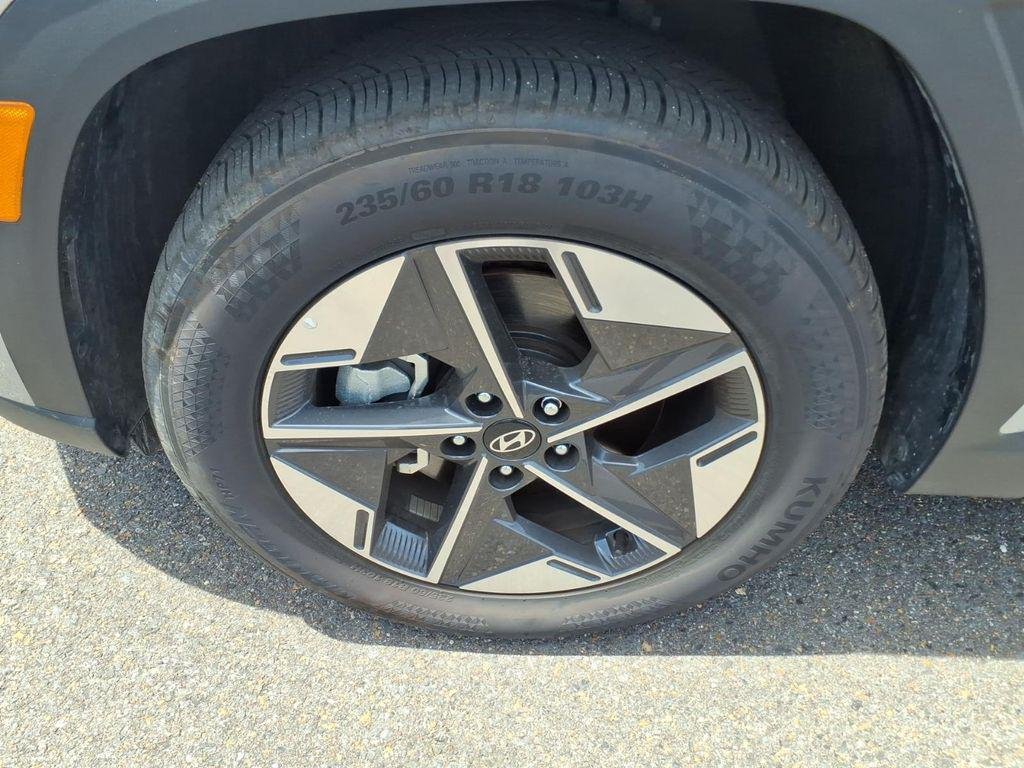 New 2026 Silver Hyundai SEL FWD image 9
