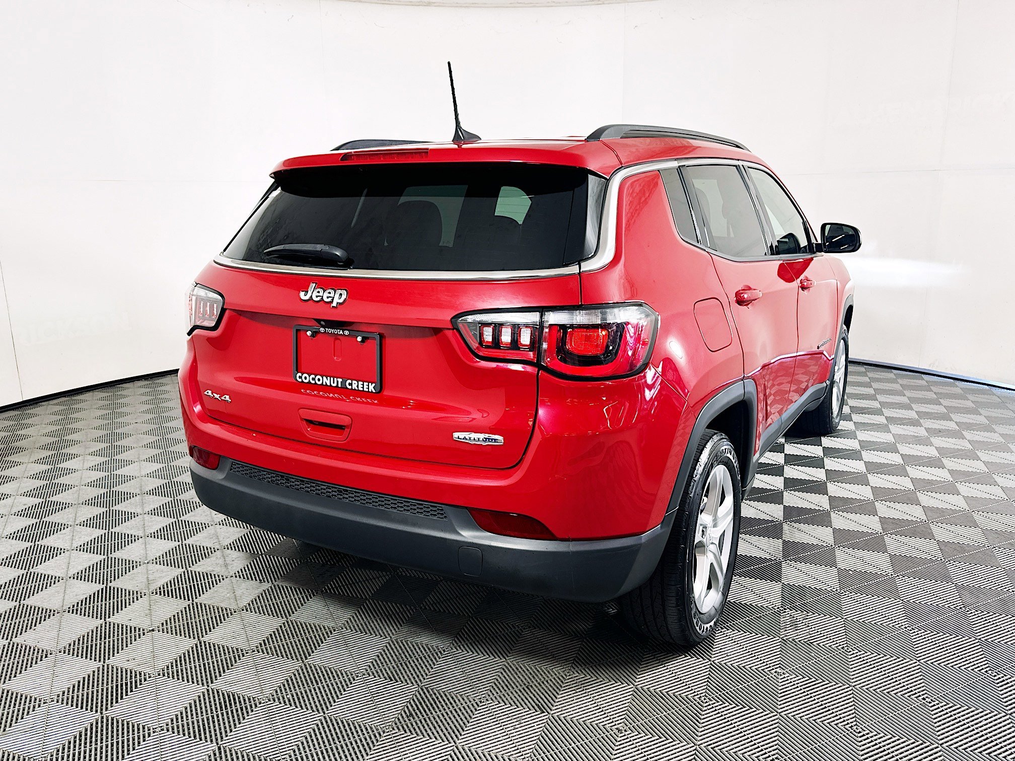 2023 Jeep Compass thumbnail 5