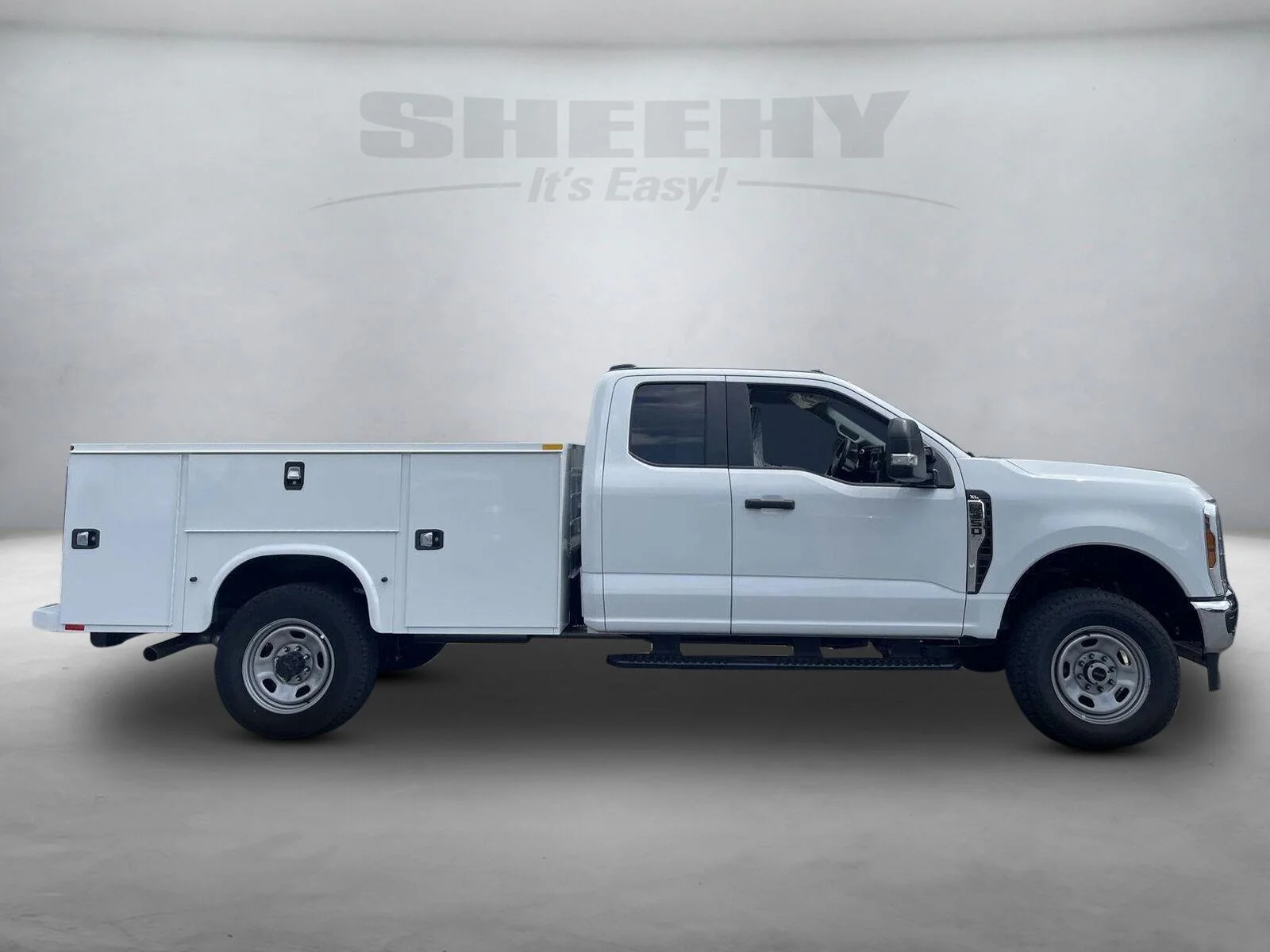 New 2026 Oxford White Ford XL image 4