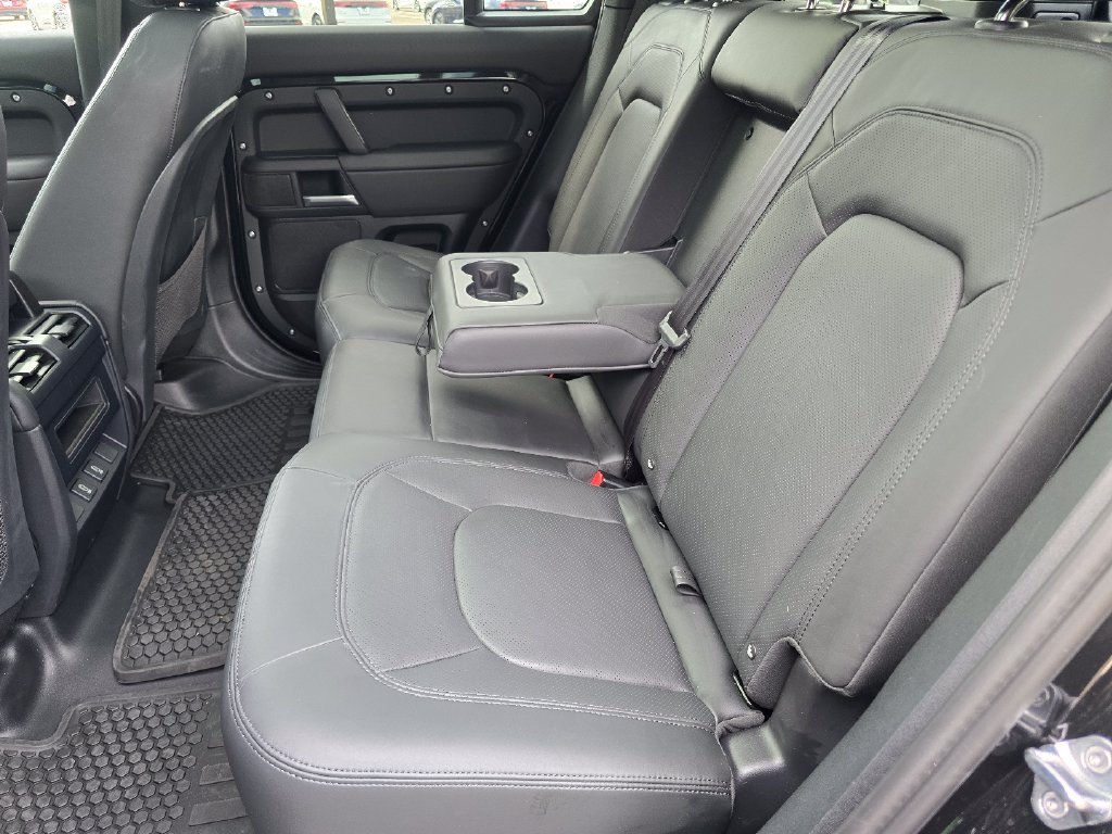 New 2026 Santorini Black Land Rover X-Dynamic se image 16