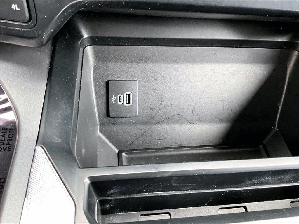 Used 2023 Black Ford XLT image 27