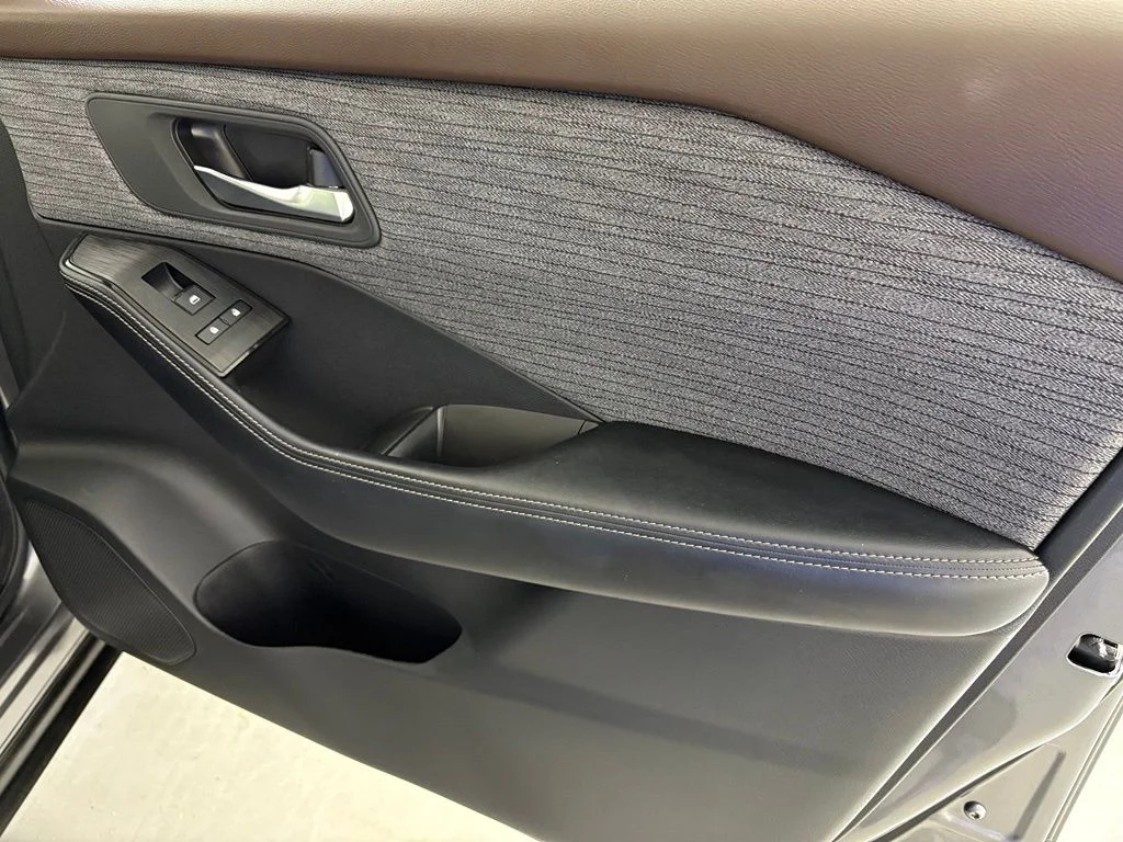 Used 2023 Gray Nissan SV image 41