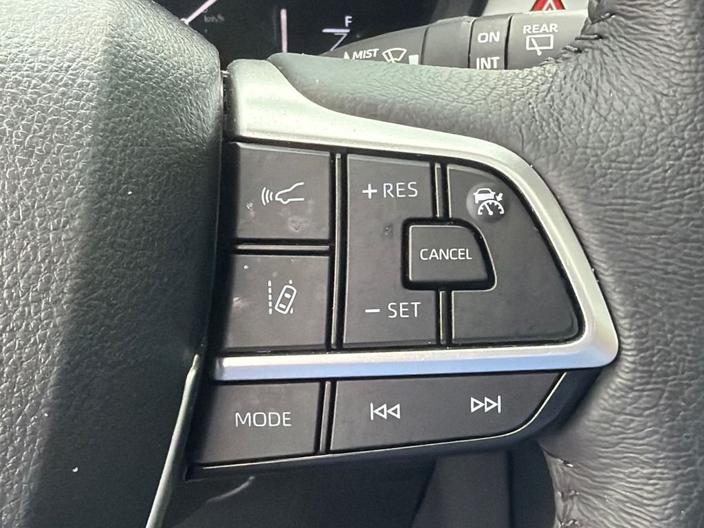 2025 Toyota Sienna XLE - Photo 24