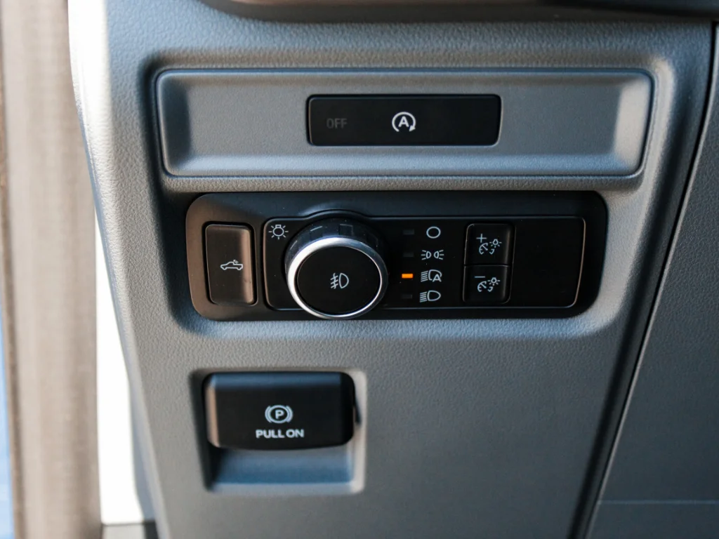 Used 2025 Blue Ford XLT image 10