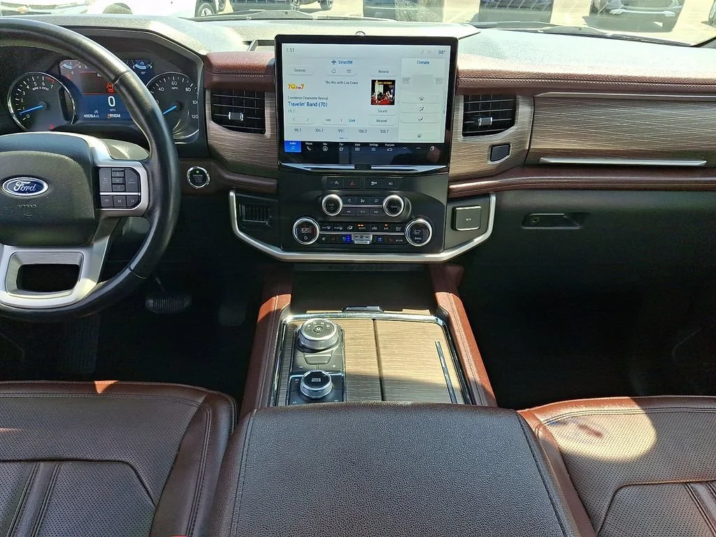 Used 2024  Ford Limited image 16