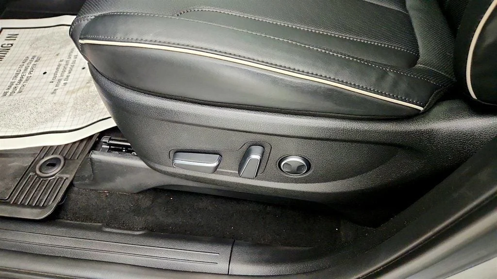 Used 2025 Steel Graphite Hyundai XRT AWD image 12