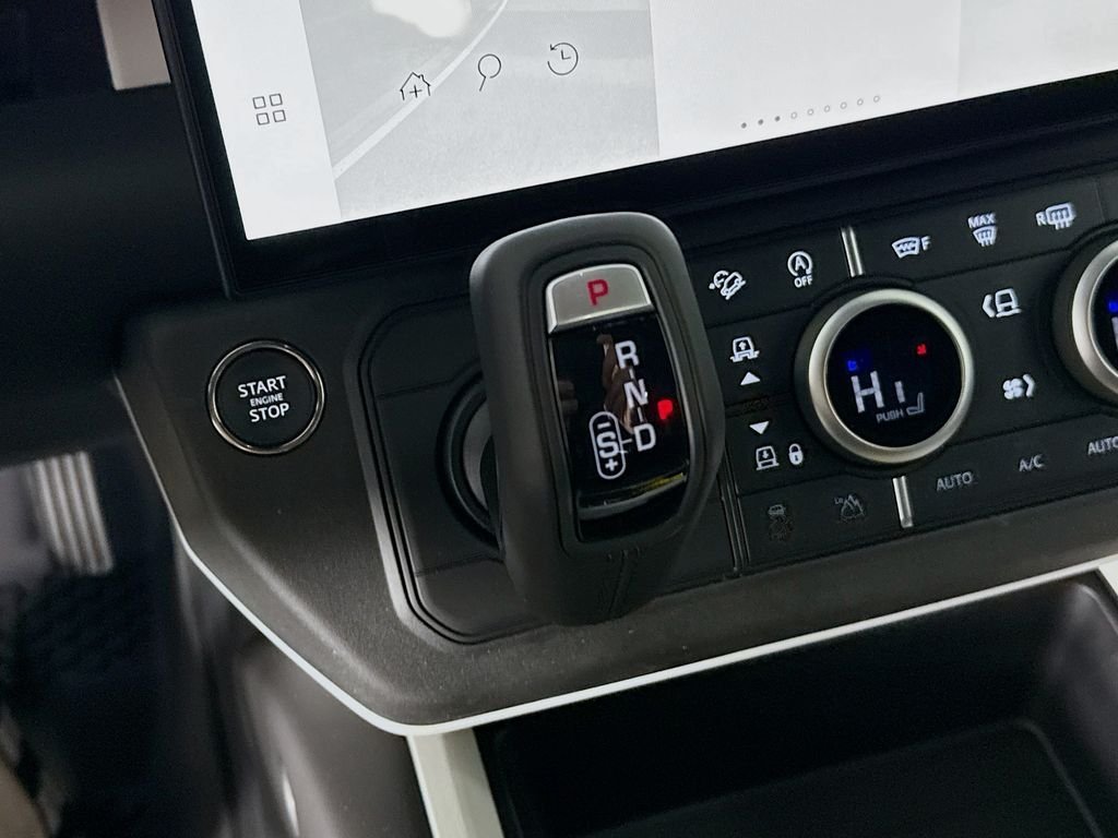 New 2026 Fuji White LAND ROVER X-Dynamic SE image 18