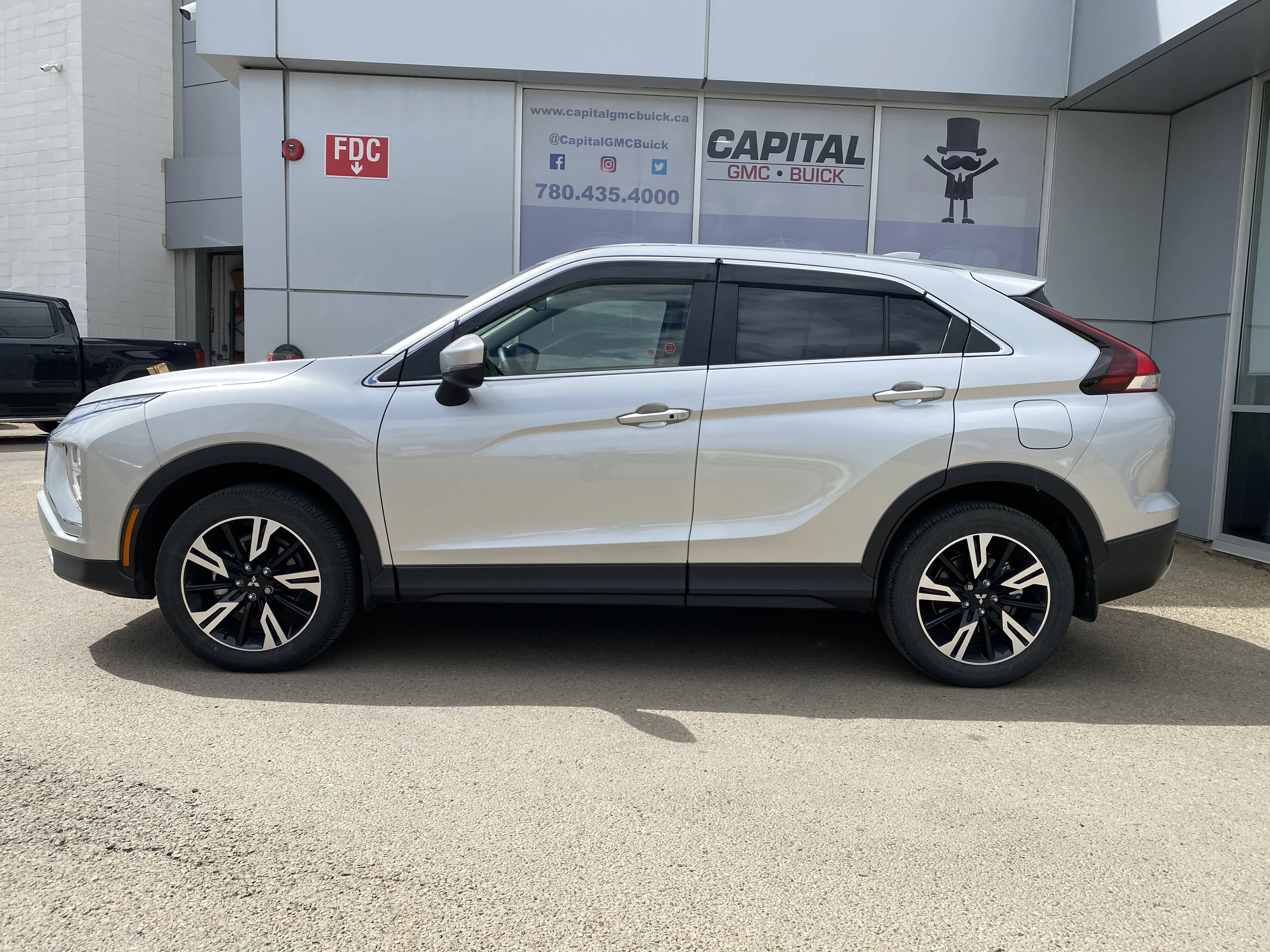 Certified Used 2024 Silver Mitsubishi SE S-AWC * RADAR * HEATED SEATS * POWER TAILGATE * image 2