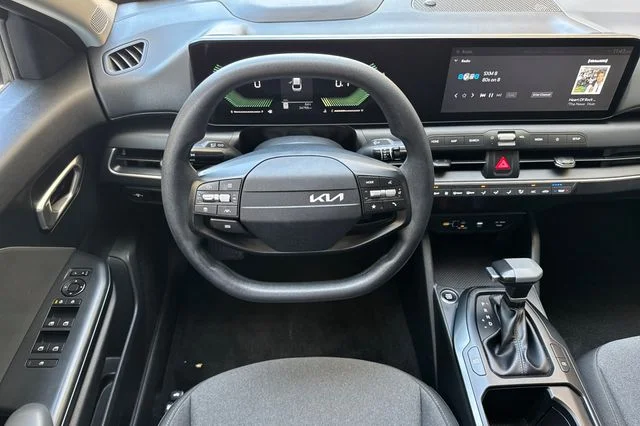 2025 Kia K4 LXS - Photo 15
