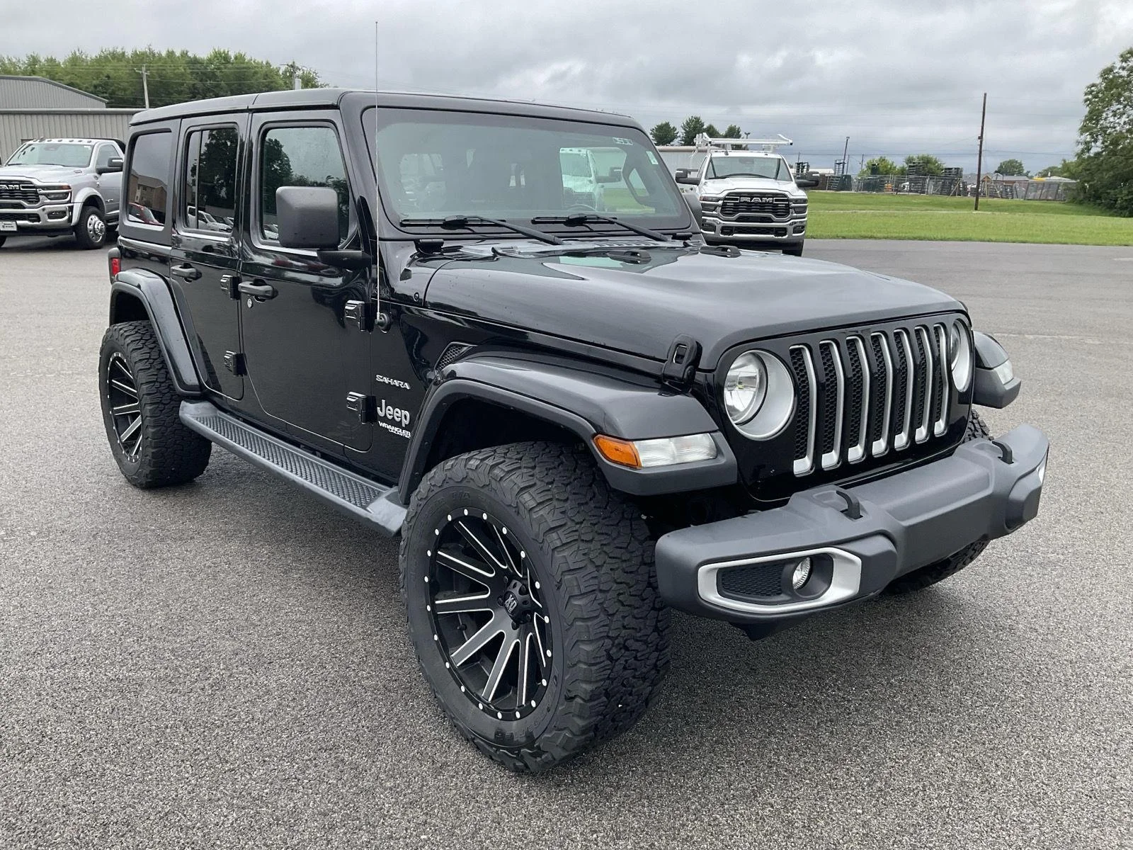 Used 2020 BLACK CLEAR COAT JEEP WAGON 4 DOOR image 3