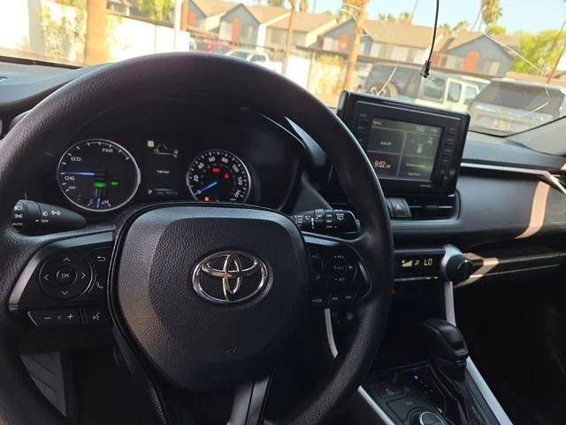 Used 2021 White Toyota XLE image 9