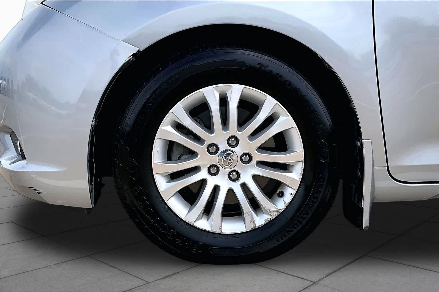 Used 2013 Silver Sky Metallic Toyota XLE image 9
