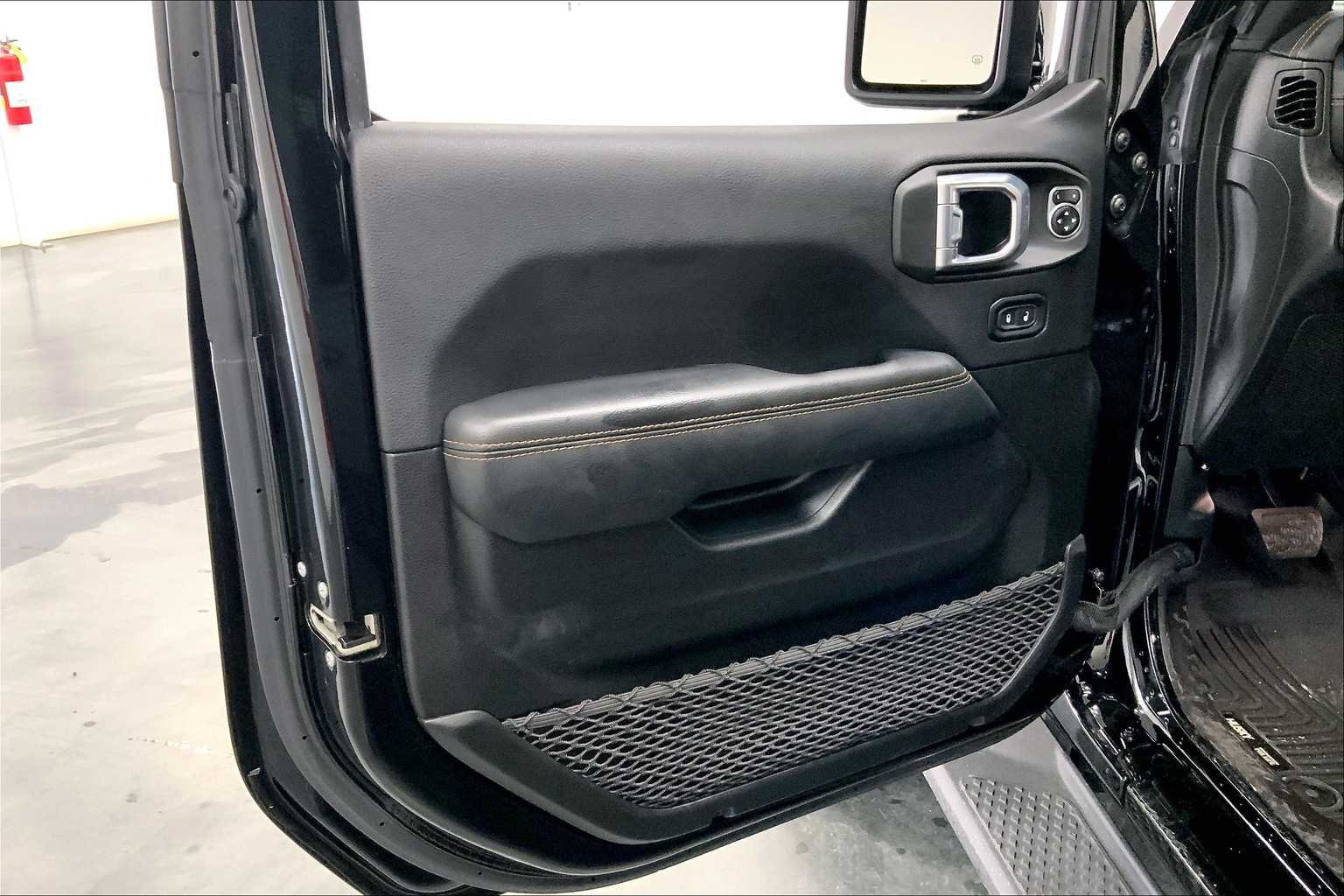 Used 2022 Black Clearcoat Jeep High Altitude image 19