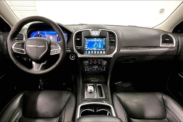 2023 Chrysler 300 Touring L - Photo 16