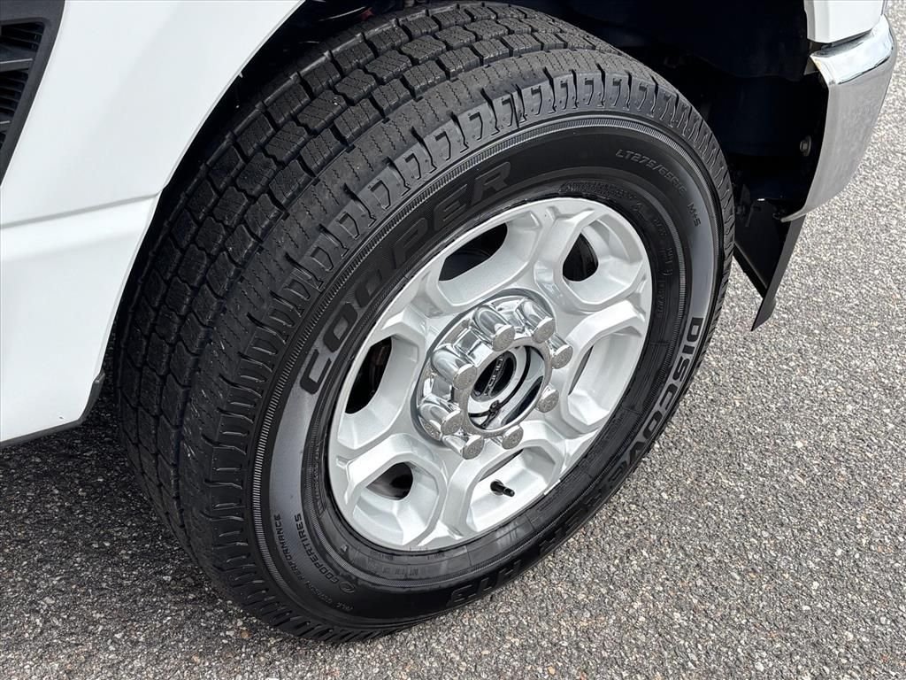 Used 2025 Oxford White Ford XLT image 28