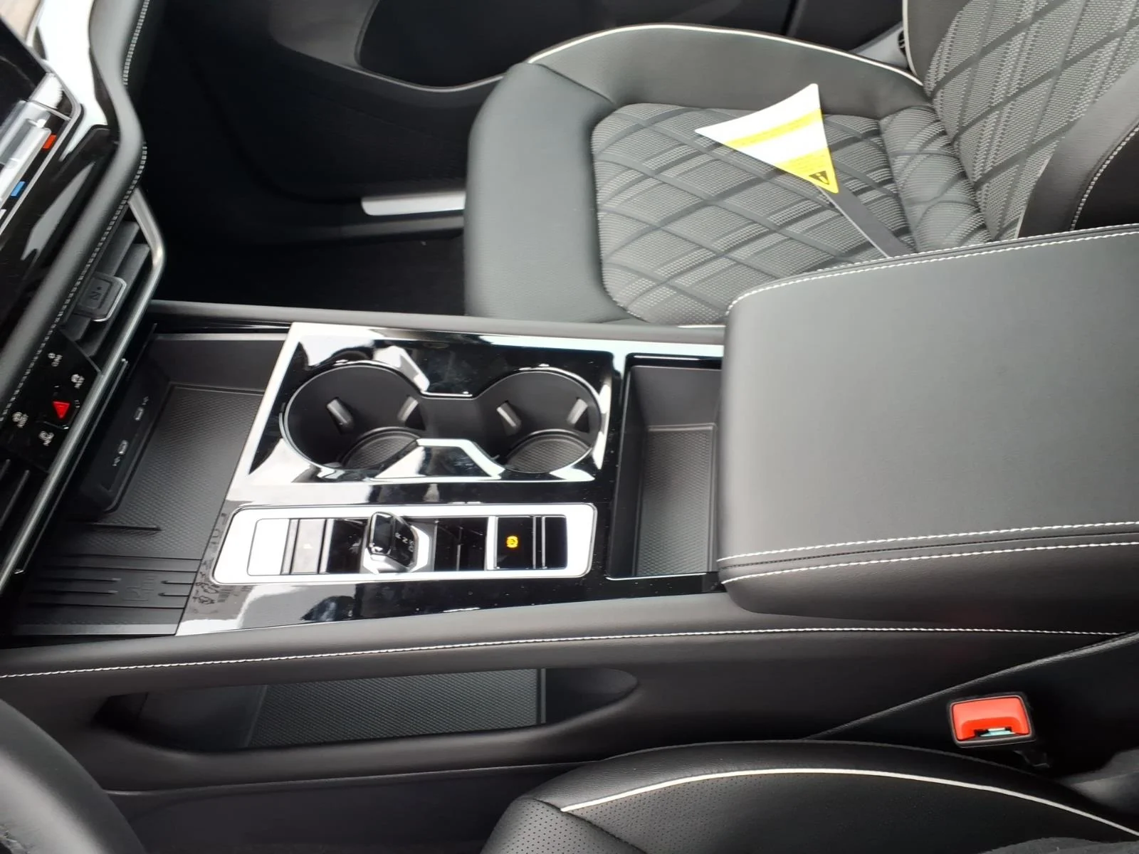 2026 Volkswagen Atlas SEL Premium R-Line - Photo 9