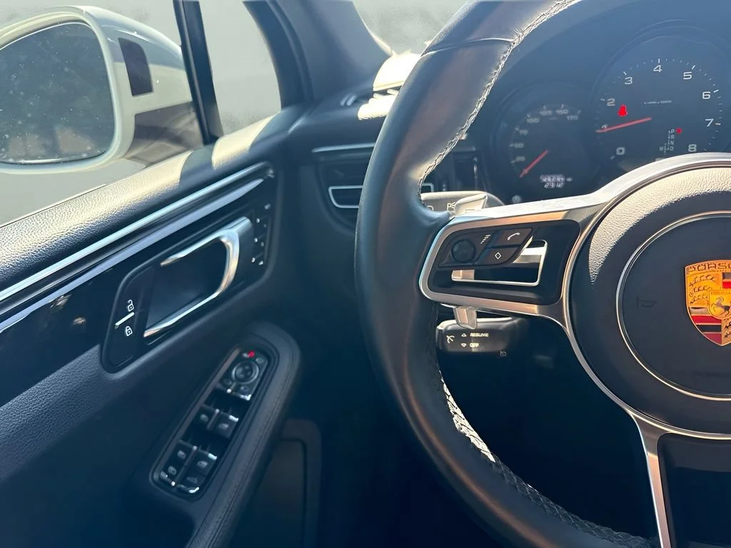 Used 2021  Porsche  image 16