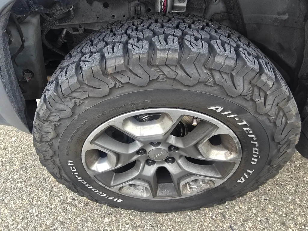 Used 2019 Pearl White Pearlcoat Jeep Trailhawk image 19