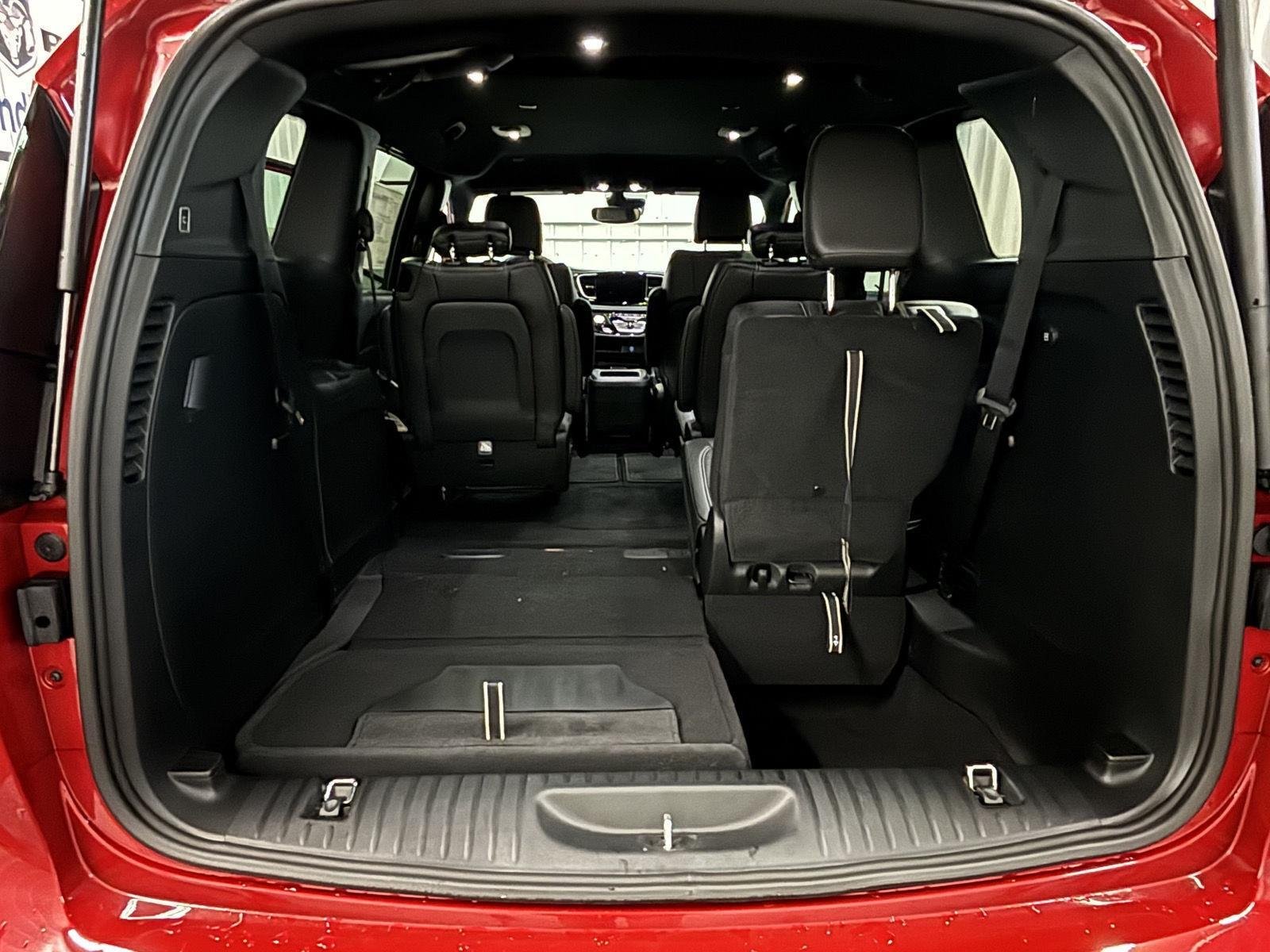 2026 Chrysler Pacifica Select - Photo 39