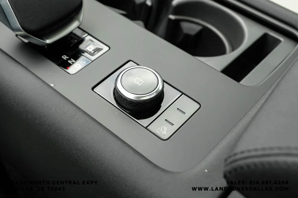New 2026 Santorini Black Metallic Land Rover S image 27