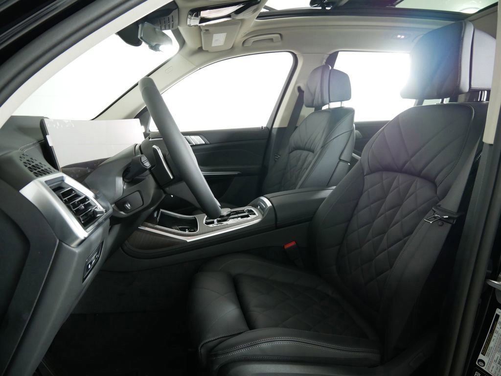 Used 2026 Black Sapphire Metallic BMW xDrive40i image 34