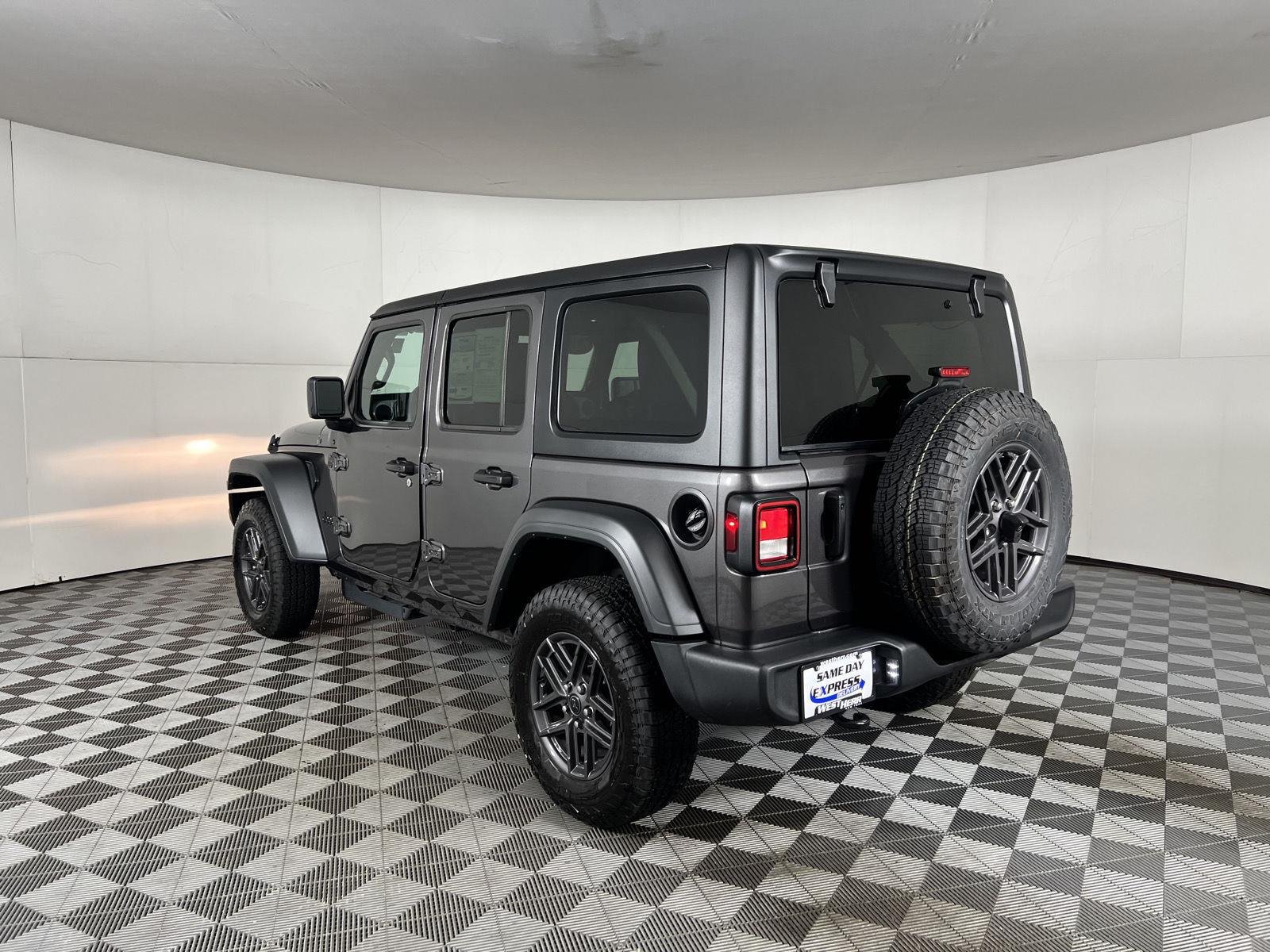 Used 2026 Granite Crystal Metallic Clearcoat Jeep Sport S image 7