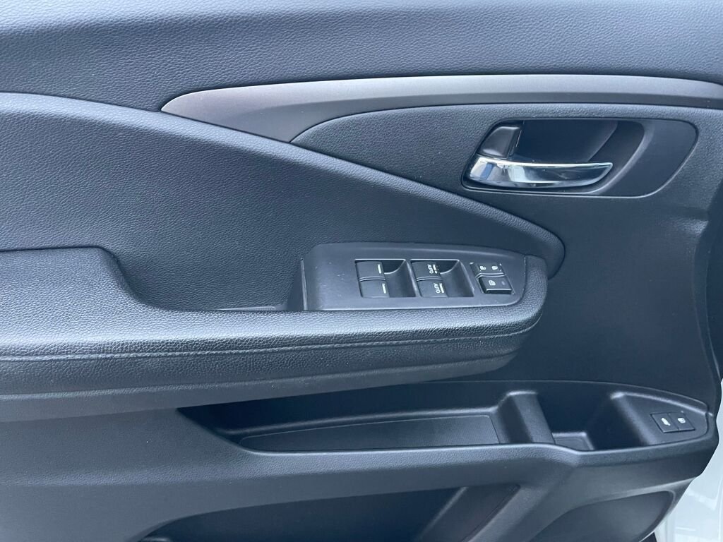 Certified Used 2017  Honda EX-L image 9