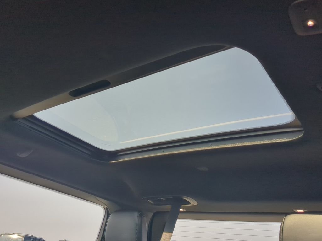 Used 2023 White Jeep Series II image 22