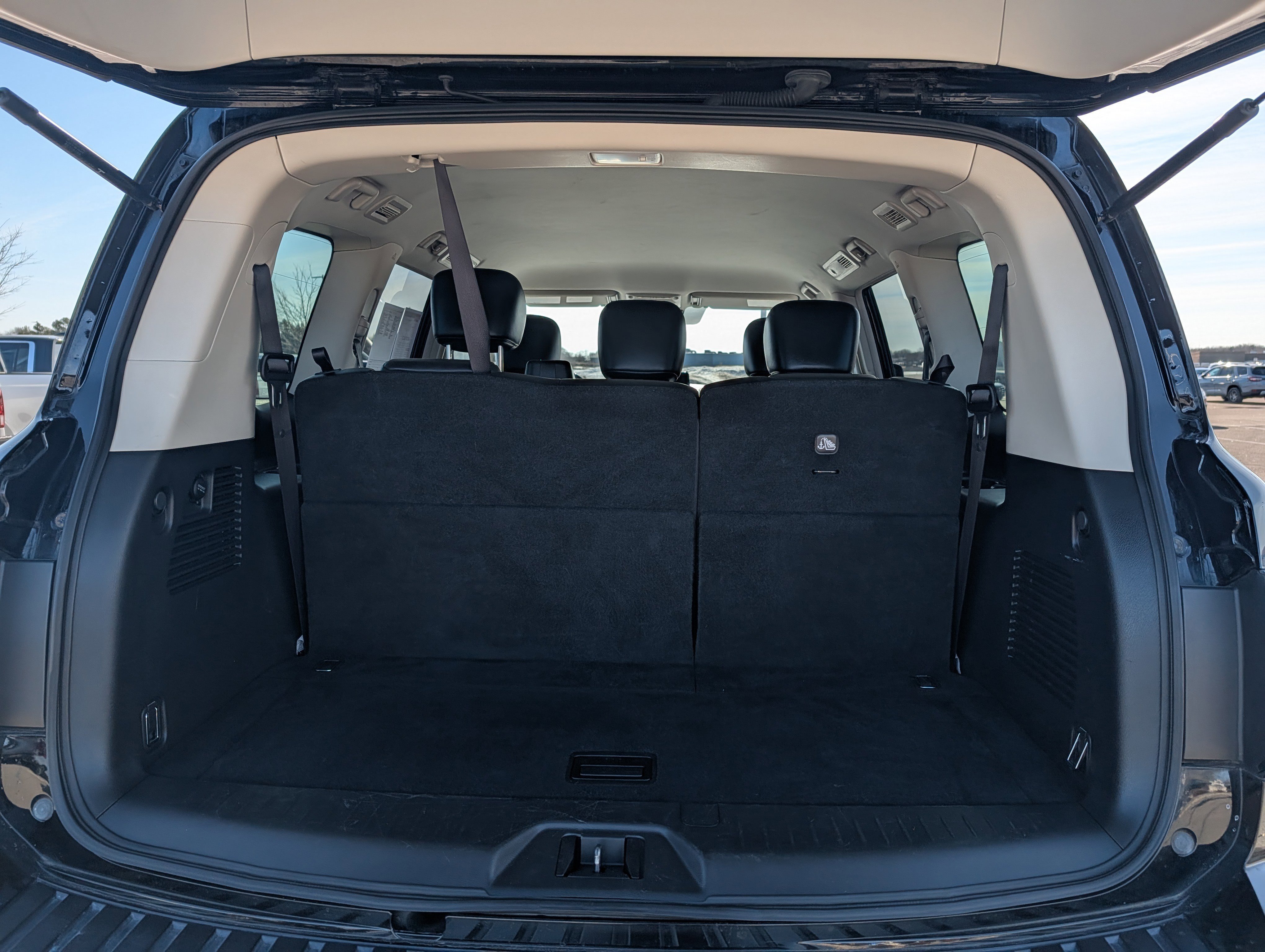 2021 Nissan Armada SV - Photo 18