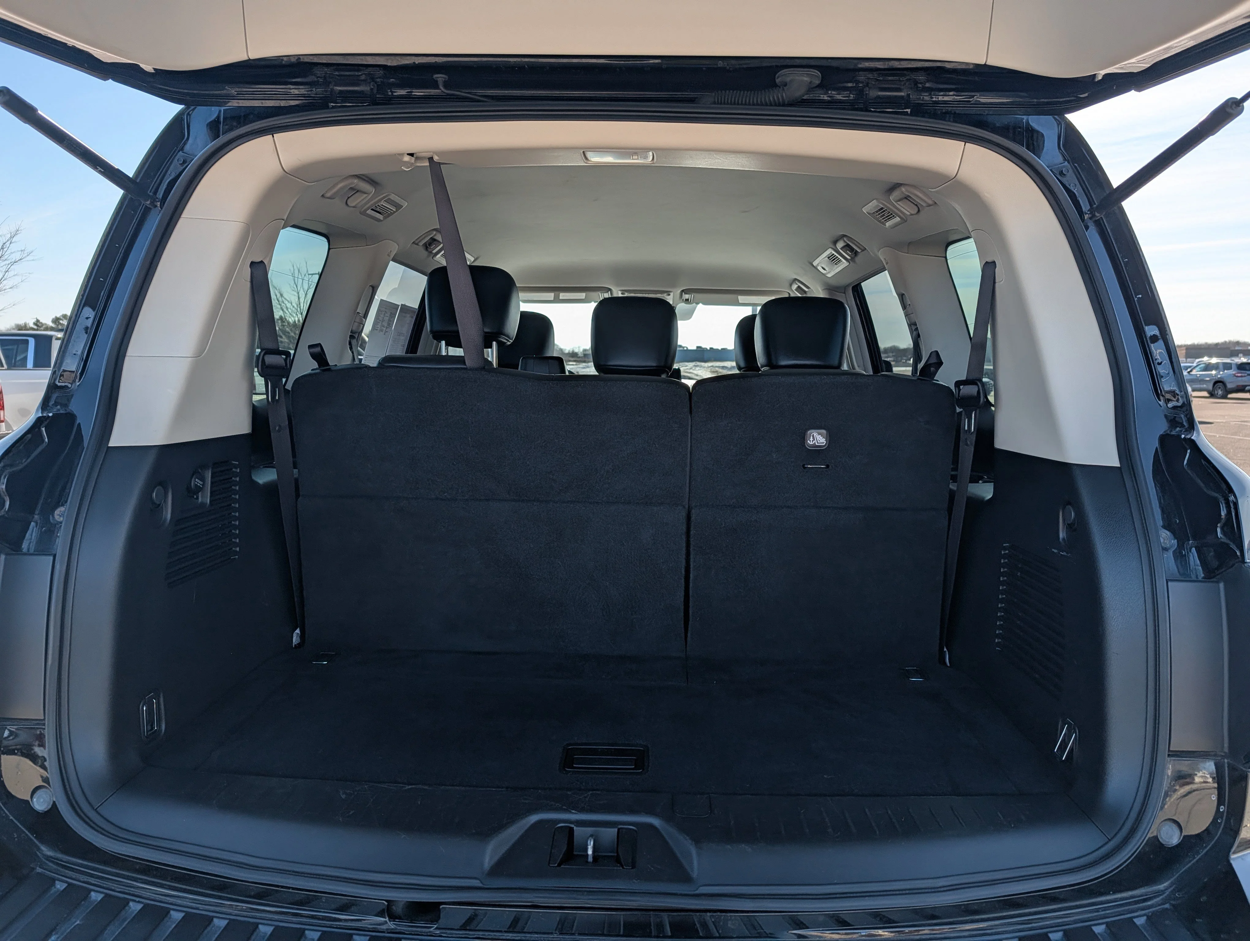 2021 Nissan Armada SV - Photo 18