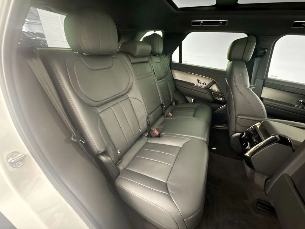 Used 2024 White Land Rover Dynamic SE image 26