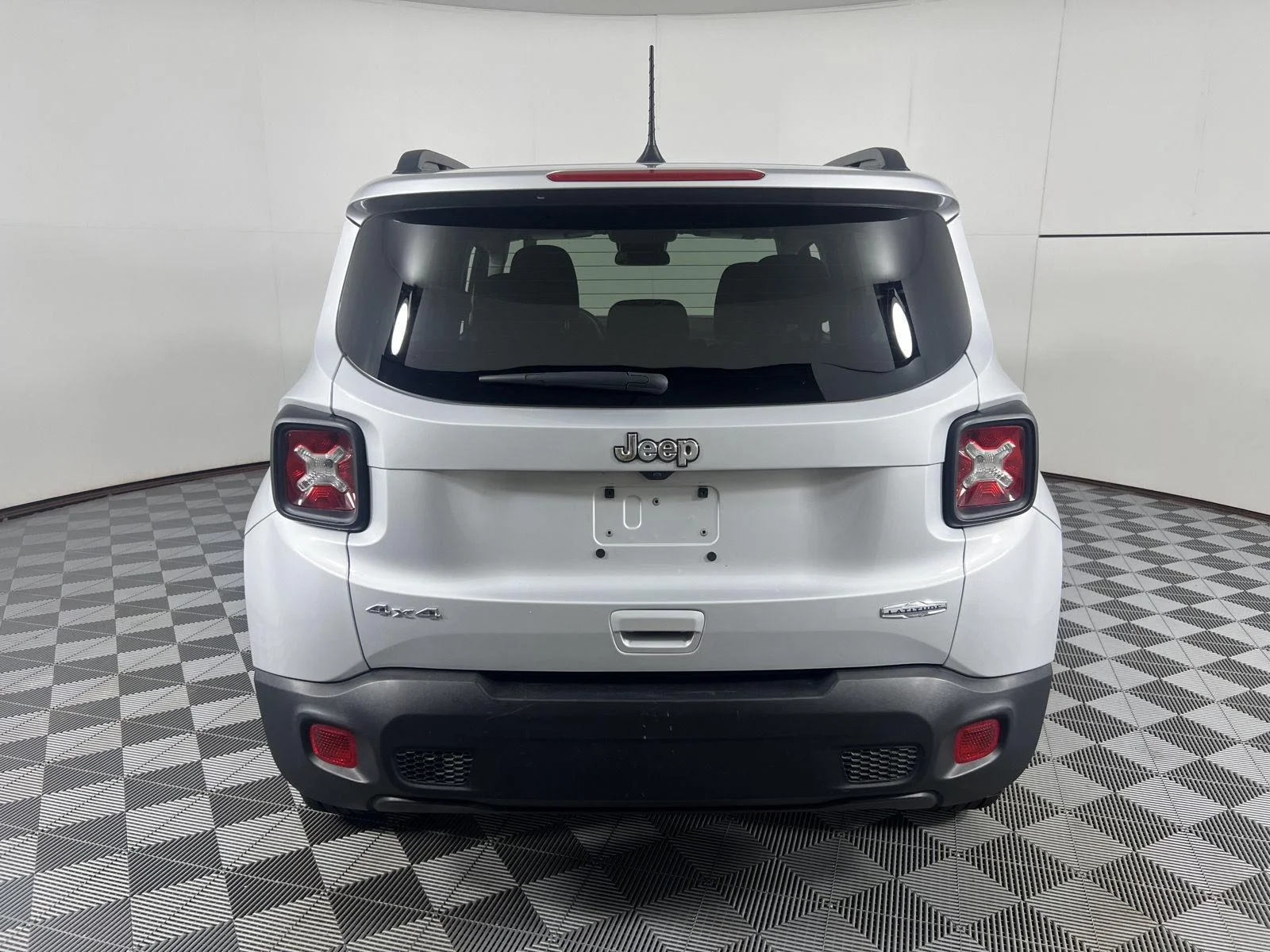 Used 2021 Glacier Metallic Jeep Latitude image 10