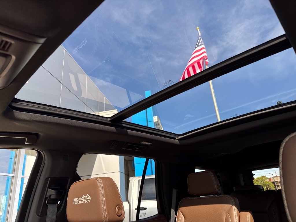 Used 2022 IRIDESCENT PEARL TRICOAT Chevrolet High Country image 23