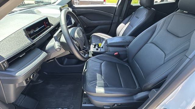 Used 2025 White Ford Premium image 18