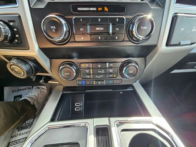 Used 2019  Ford Lariat image 13