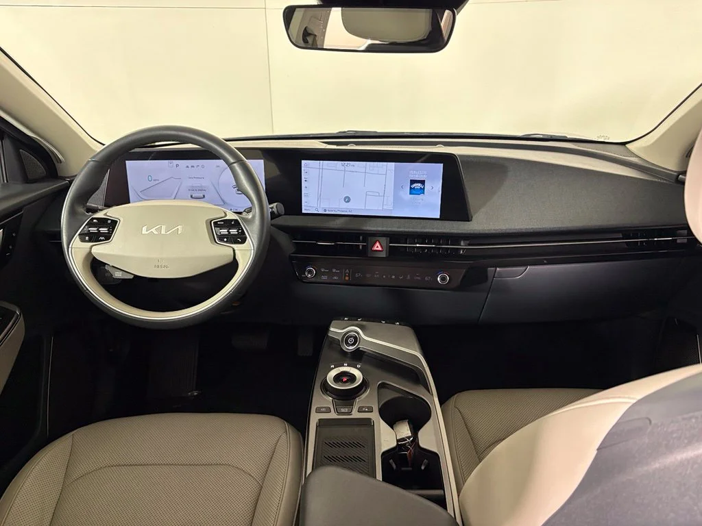 Used 2024 Gray Kia Wind image 39