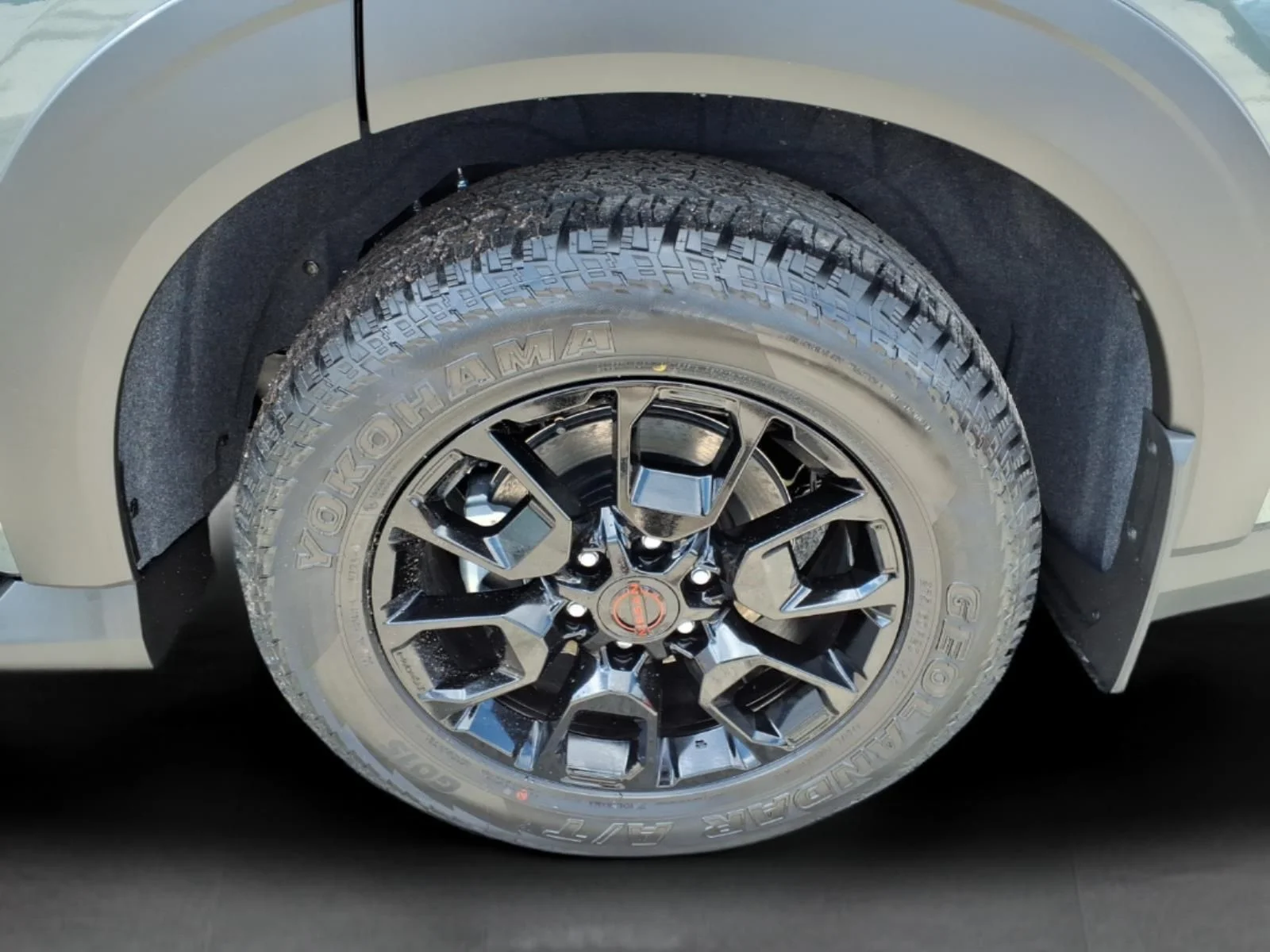 New 2026 Alpine Metallic / Super Black Two-tone Nissan PRO-4X® image 4